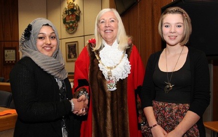 Pengguna Hijab Tampil Perdana di Parlemen Inggris